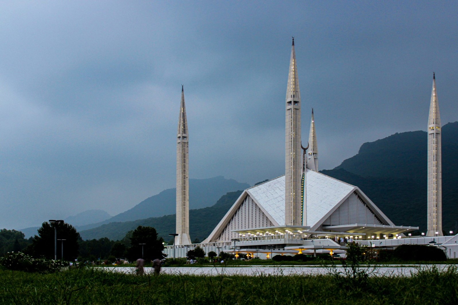 Cargo from UAE to Islamabad