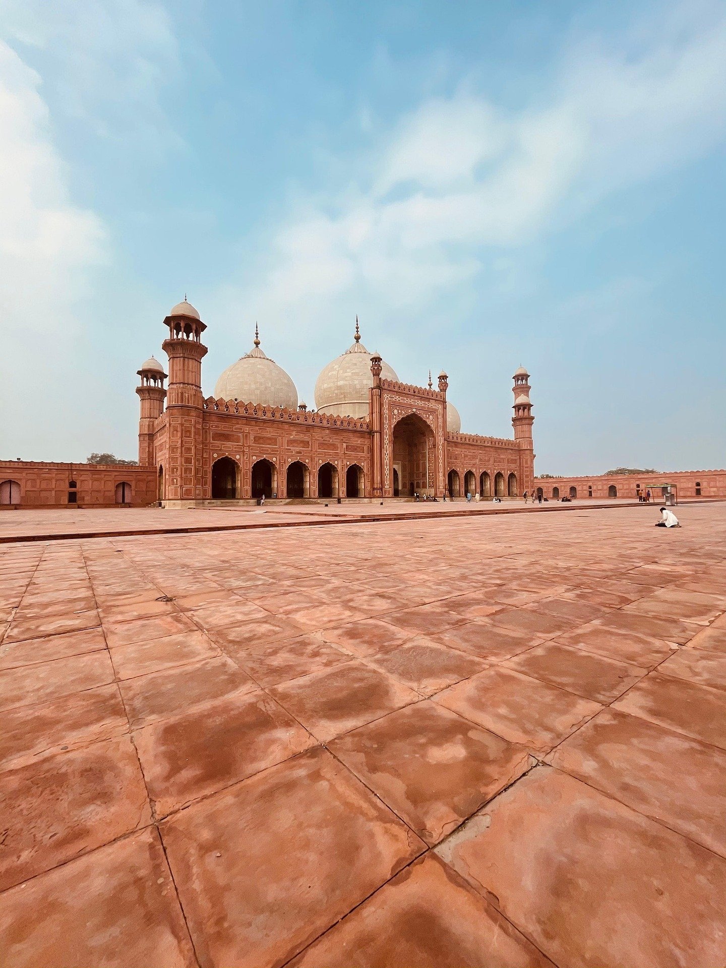 Cargo from UAE to Lahore